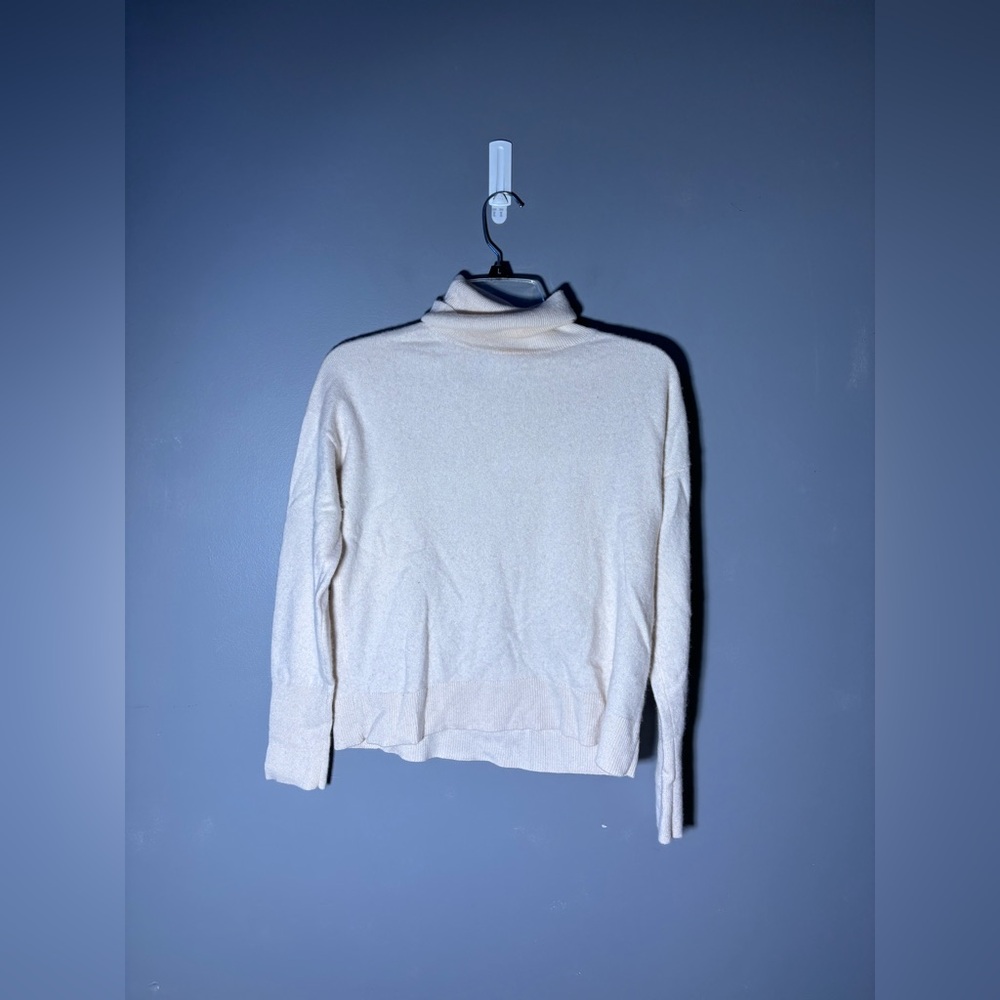 J.Crew Relaxed-fit Cashmere Turtleneck Sweater Size Medium - Picture 2 of 6